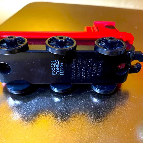 THOMAS AND FRIENDS ADVENTURE TRAINS 2018 JAMES (GREEN) SHANE w/TeNDER (RED) 3.5” - Picture 11 of 13